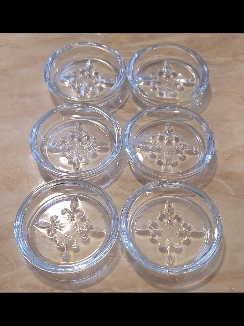 Set of 6 Clear Glass Coasters with Fleur Design